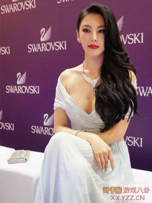 娱圈女星胸部大小伸缩似皮球
