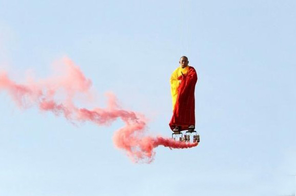 法国上演的中国特色悬空艺术表演（图）