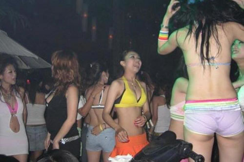 酒吧里的激情生活