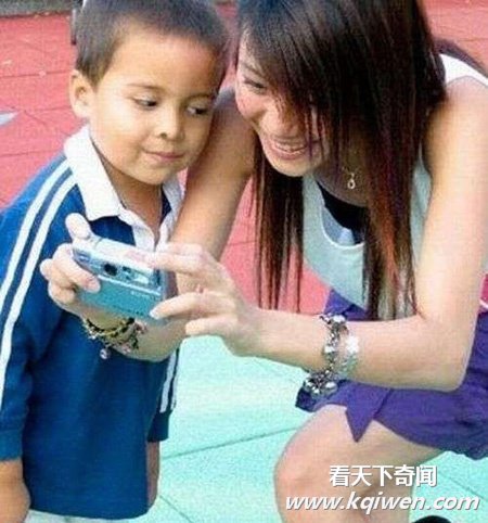 二B啊！多脑残的父母
