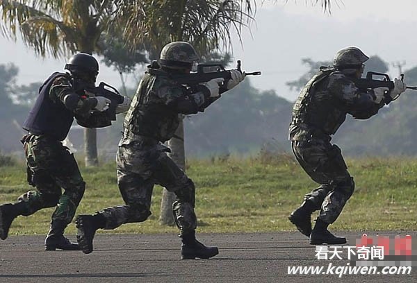 高清：中国印尼两国陆军特种兵联合训练